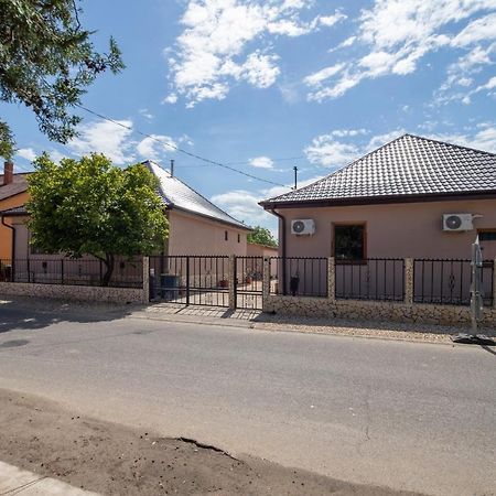Ivanhoe Apartman Διαμέρισμα Nyírbátor Εξωτερικό φωτογραφία
