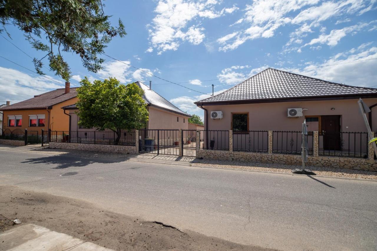 Ivanhoe Apartman Διαμέρισμα Nyírbátor Εξωτερικό φωτογραφία