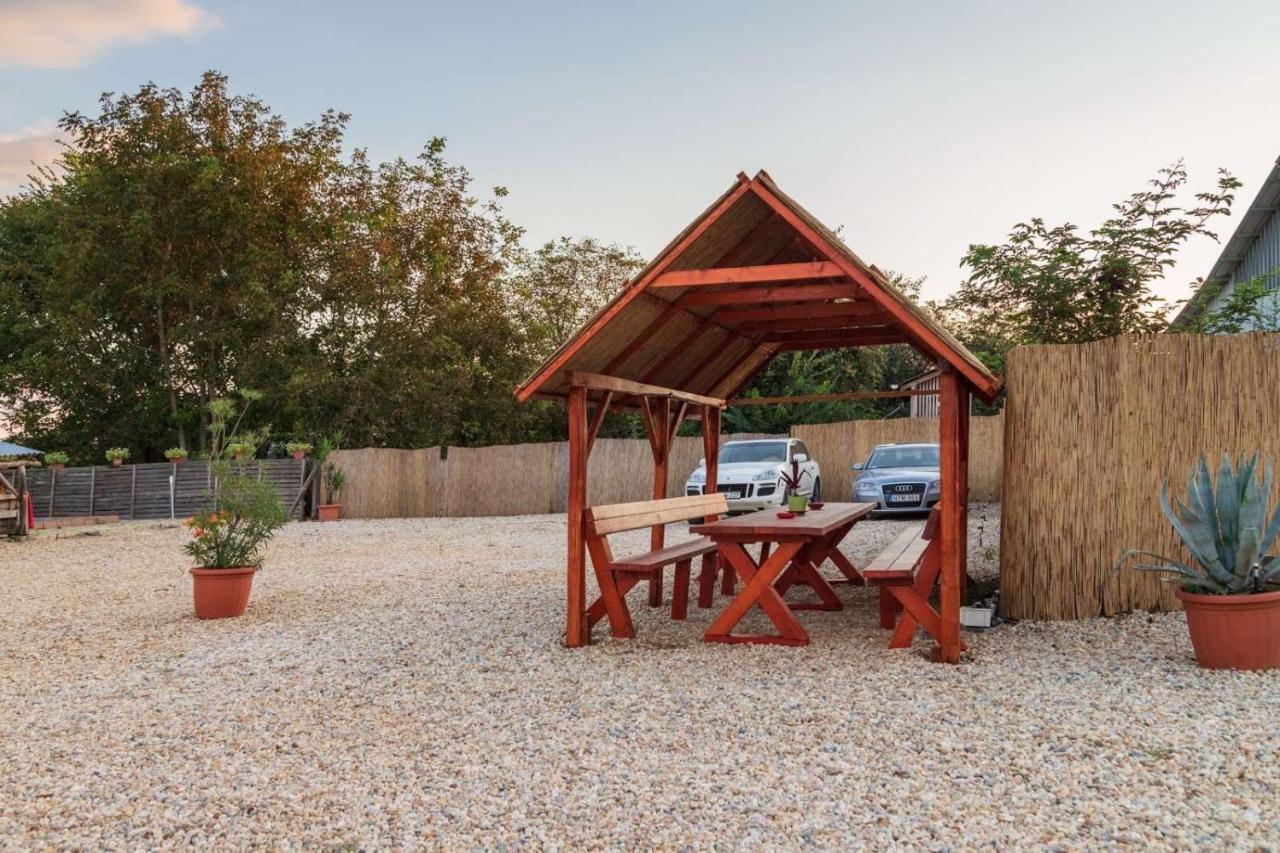 Ivanhoe Apartman Διαμέρισμα Nyírbátor Εξωτερικό φωτογραφία