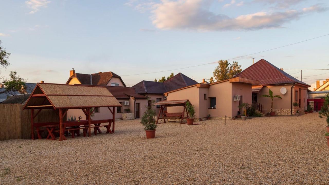 Ivanhoe Apartman Διαμέρισμα Nyírbátor Εξωτερικό φωτογραφία