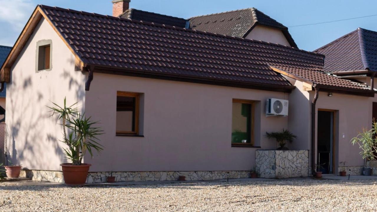Ivanhoe Apartman Διαμέρισμα Nyírbátor Εξωτερικό φωτογραφία